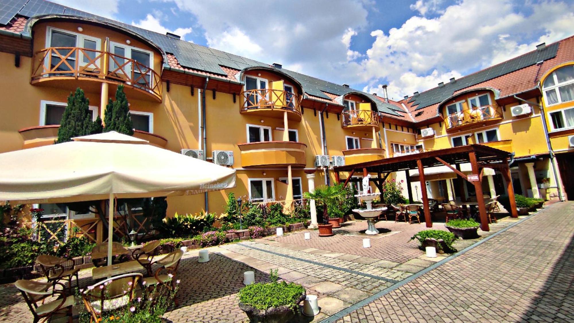 Atrium Hotel Harkany Exterior photo